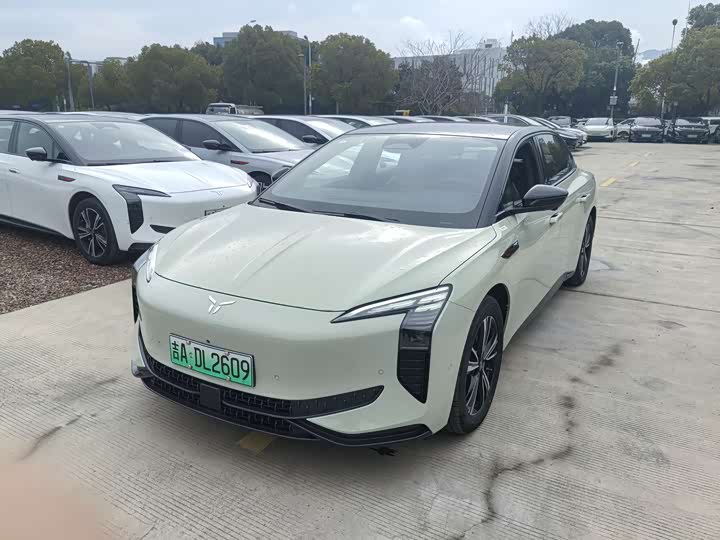 Photo 1 - Hongqi EH7