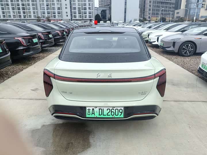 Photo 5 - Hongqi EH7