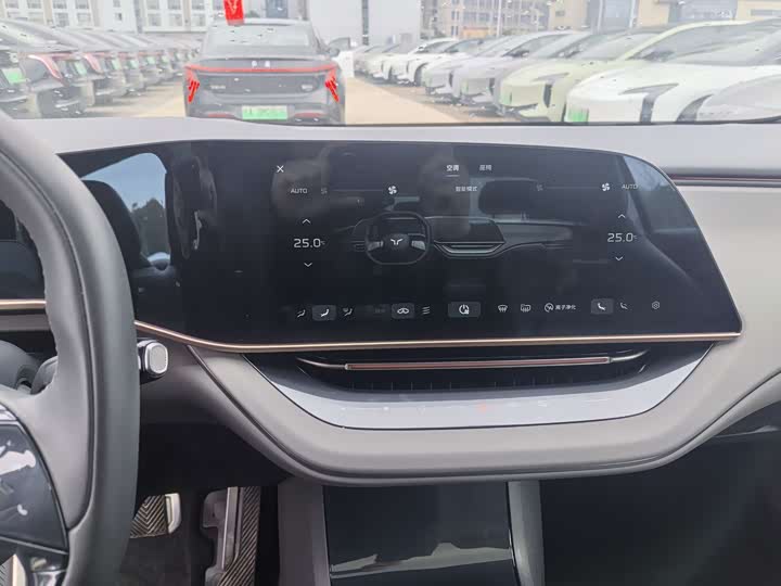 Photo 9 - Hongqi EH7