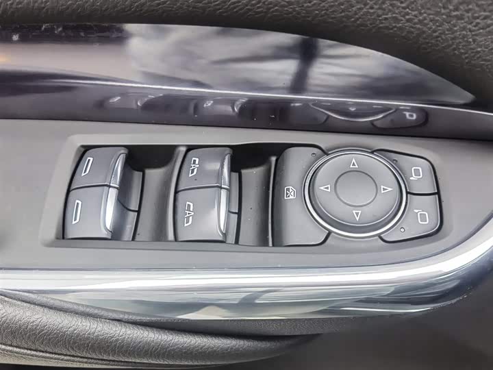 Фото 9 - Cadillac XT4