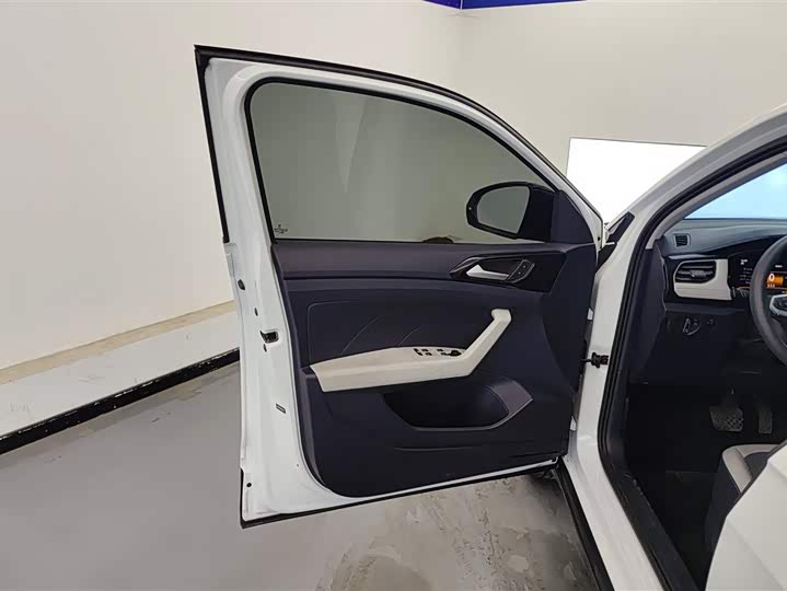 Фото 7 - Volkswagen Tharu