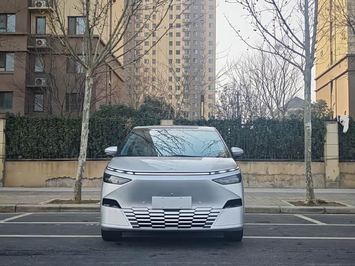 Фото 2 - XPeng X9