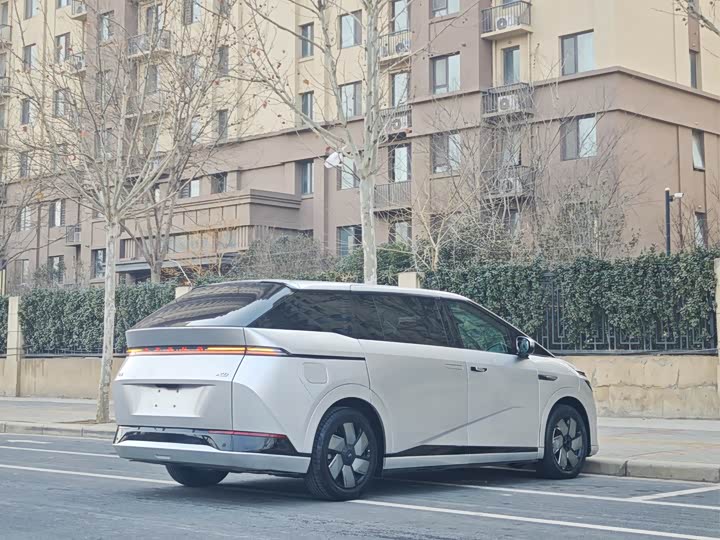 Фото 7 - XPeng X9