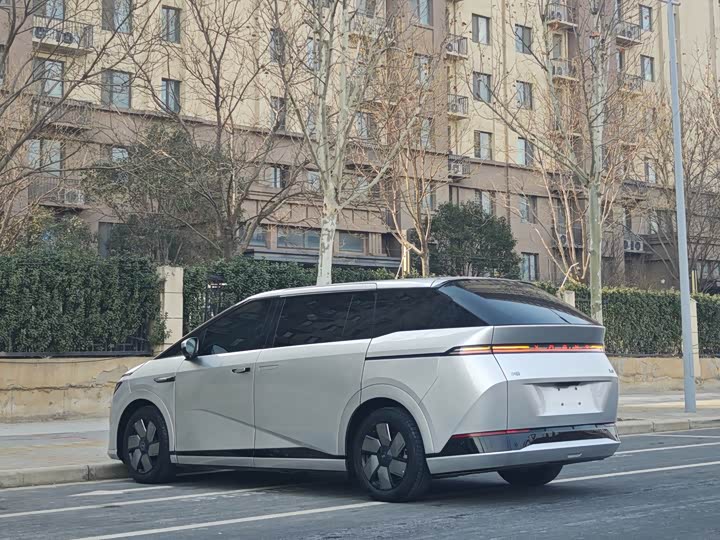 Фото 9 - XPeng X9