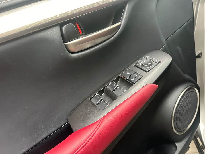 Фото 6 - Lexus NX