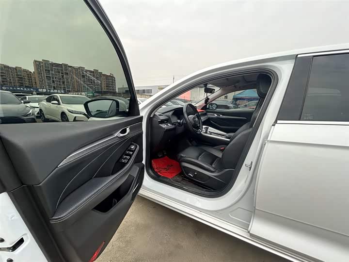 Фото 4 - Geely Preface