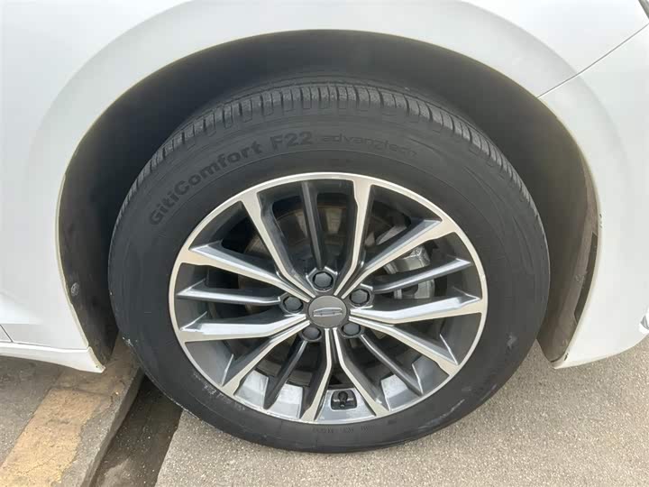 Фото 6 - Geely Preface