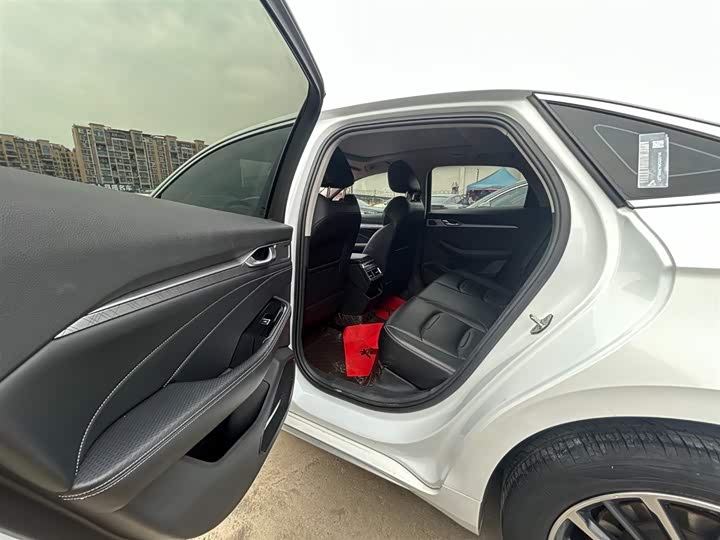 Фото 8 - Geely Preface