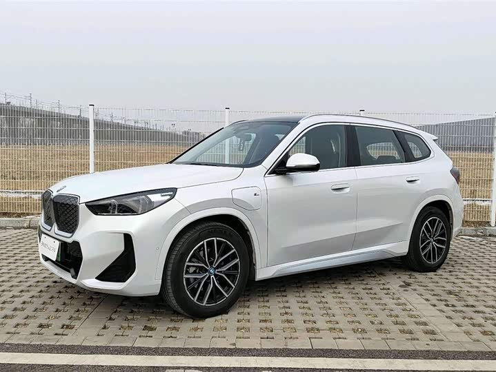 Фото 1 - BMW iX1