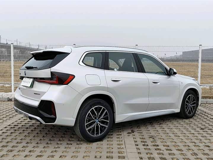 Фото 3 - BMW iX1