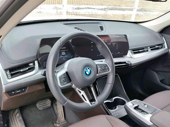 Фото 8 - BMW iX1