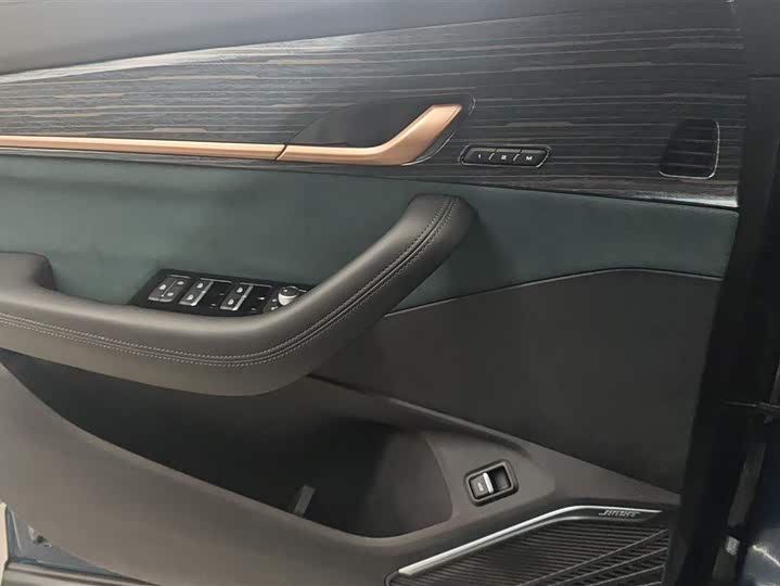 Фото 7 - Geely Monjaro