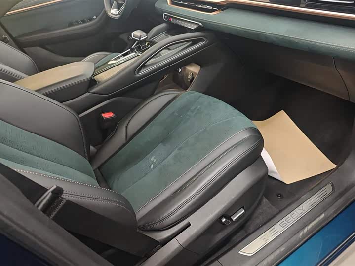 Фото 8 - Geely Monjaro