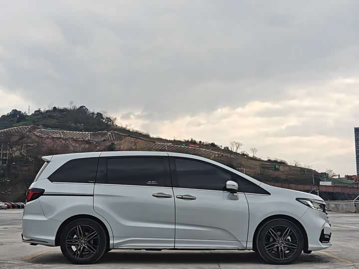 Фото 2 - Honda Odyssey