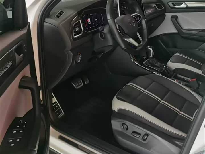 Photo 4 - Volkswagen T-Roc