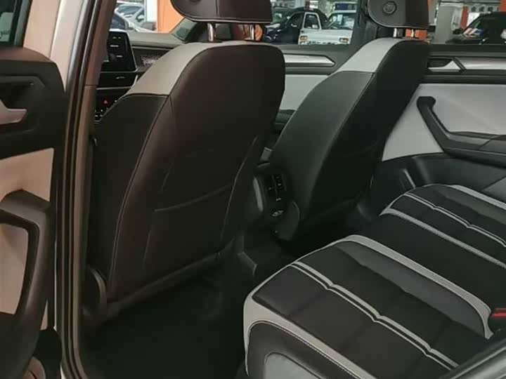 Photo 5 - Volkswagen T-Roc