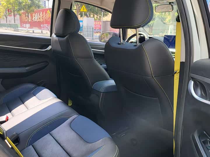 Фото 7 - Geely Geometry EX3