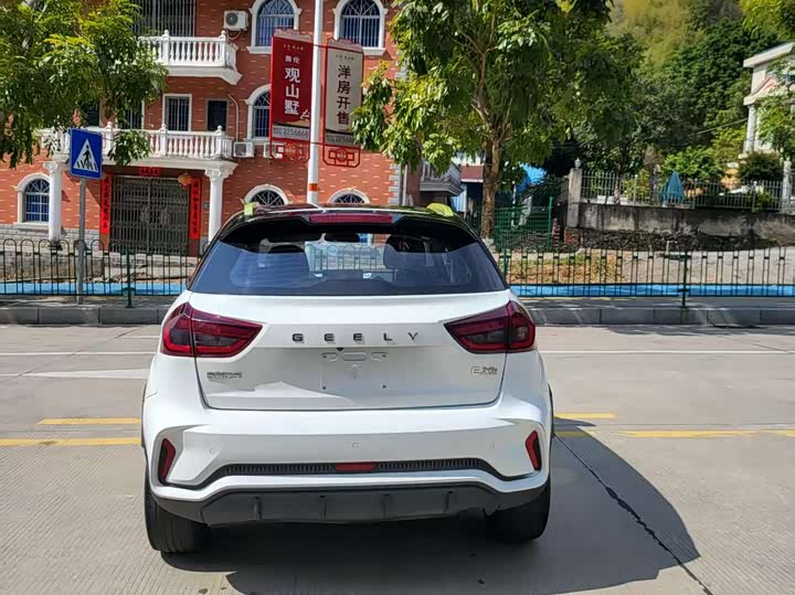 Фото 9 - Geely Geometry EX3