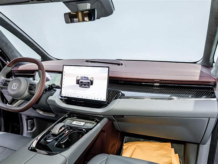 Фото 3 - Zeekr 009