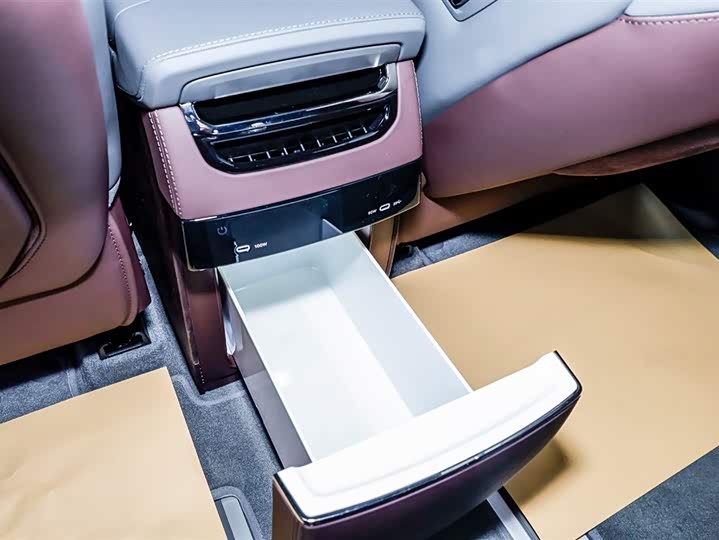 Фото 7 - Zeekr 009