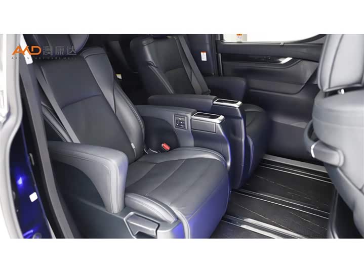 Фото 8 - Toyota Vellfire