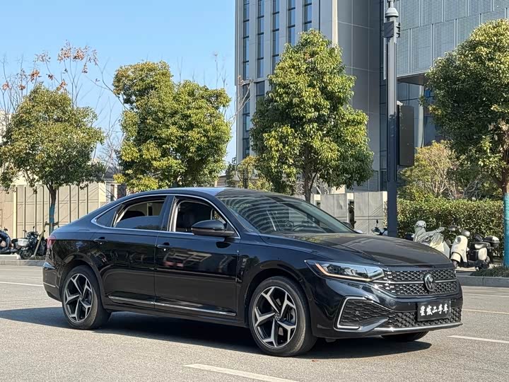 Photo 3 - Volkswagen Passat