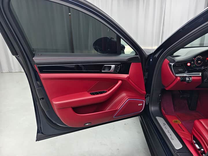 Фото 7 - Porsche Panamera