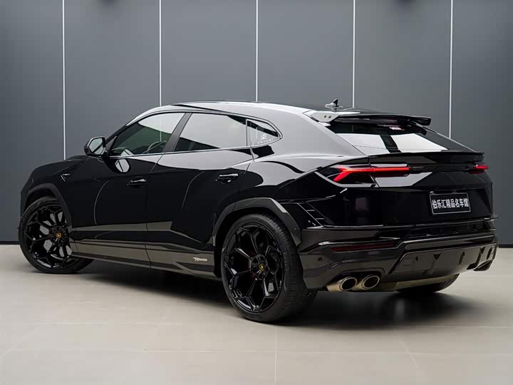 Фото 4 - Lamborghini Urus
