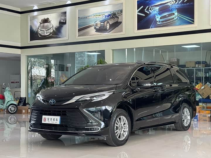 Фото 1 - Toyota Sienna