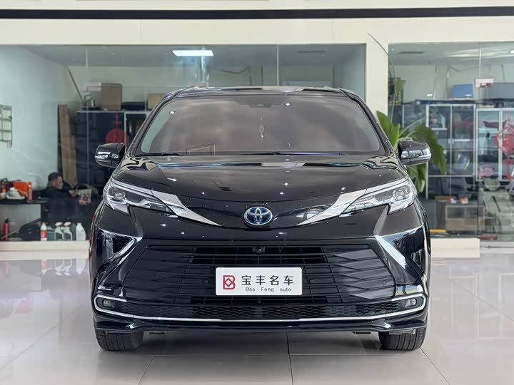 Фото 2 - Toyota Sienna