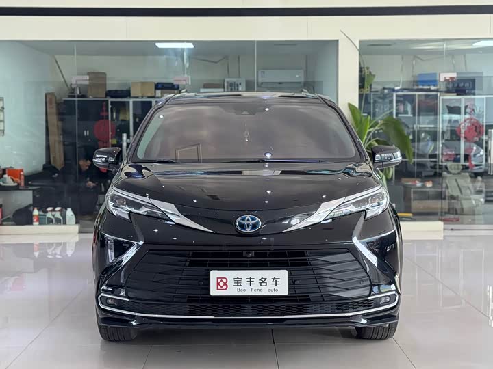 Фото 3 - Toyota Sienna