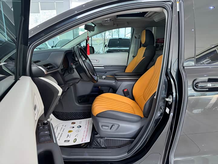 Фото 4 - Toyota Sienna