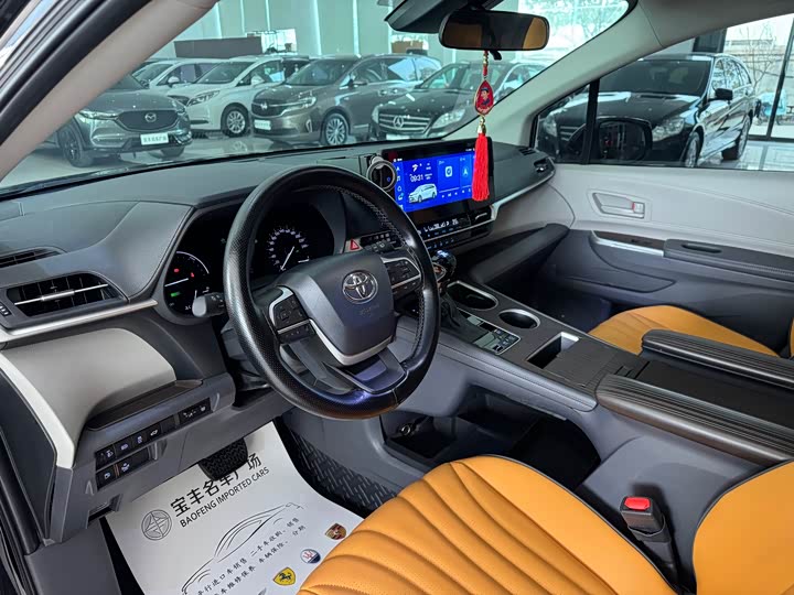 Фото 5 - Toyota Sienna