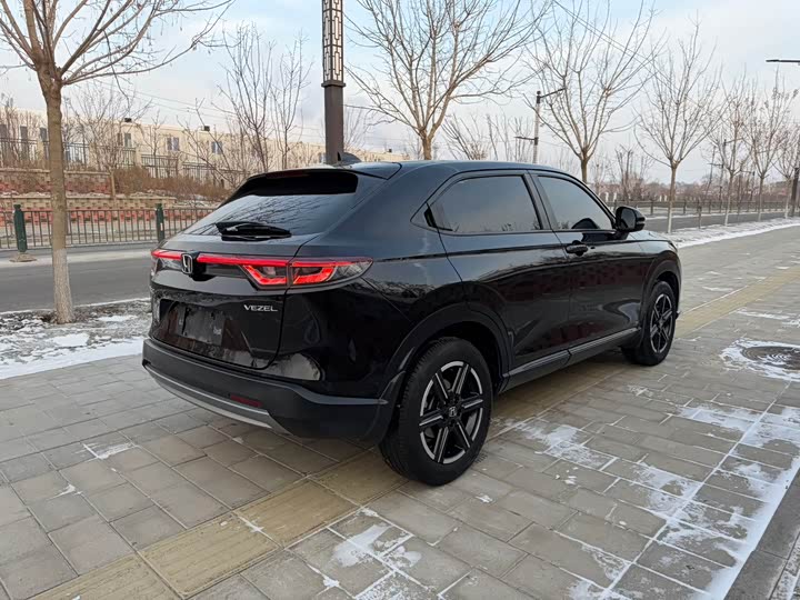 Фото 8 - Honda Vezel