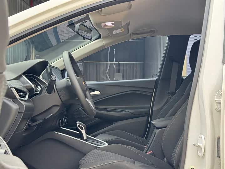 Фото 4 - Chevrolet Onix (Cavalier)