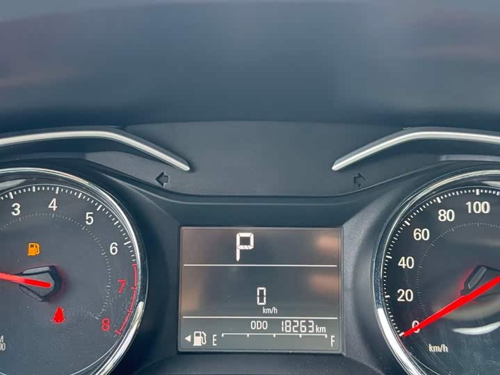 Фото 8 - Chevrolet Onix (Cavalier)