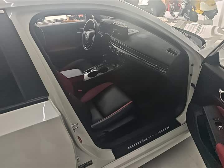 Фото 8 - Honda Civic