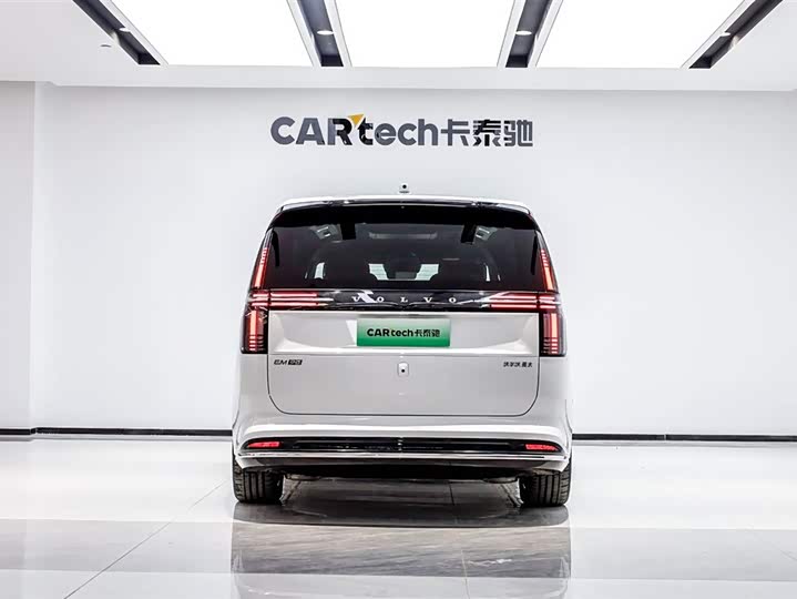 Фото 5 - Volvo EM90