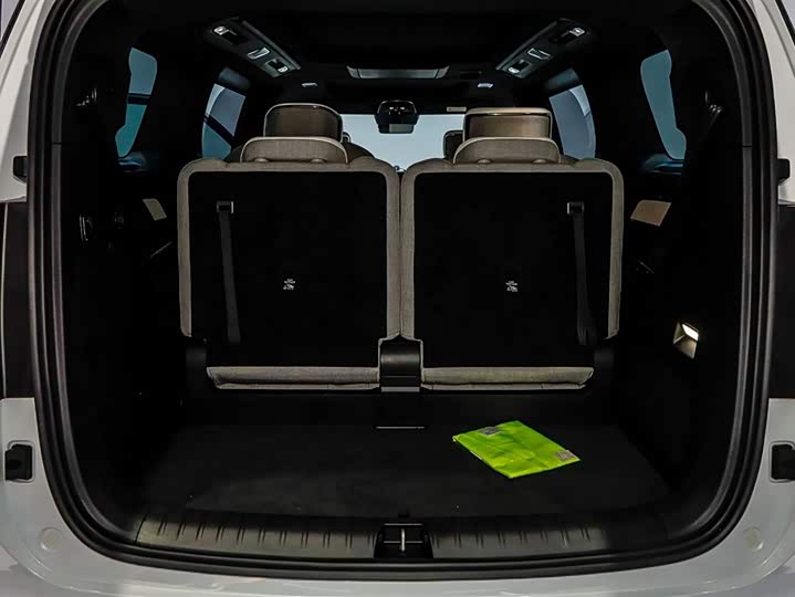 Фото 6 - Volvo EM90