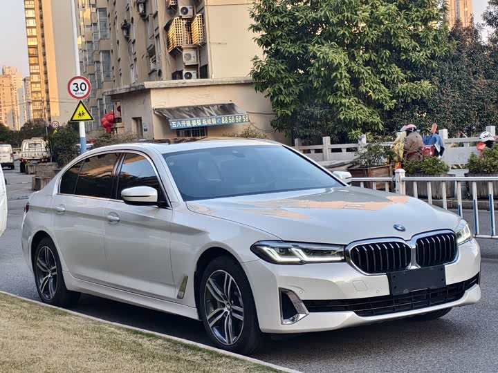 Фото 2 - BMW 5 Series