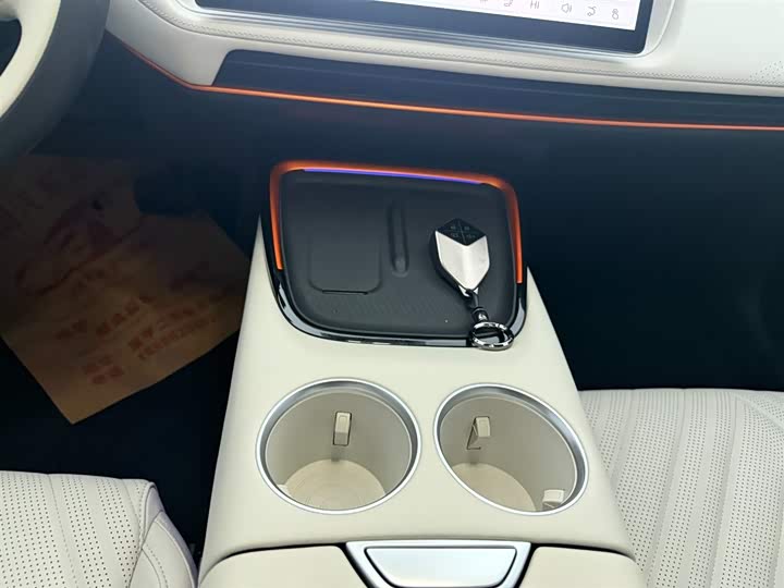 Фото 9 - Changan Deepal SL03