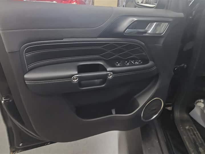 Фото 7 - Tank 300