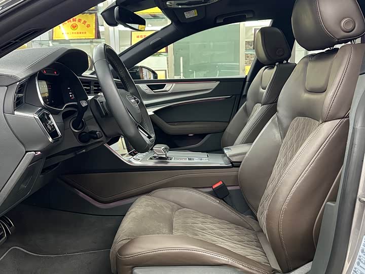 Фото 4 - Audi A7L