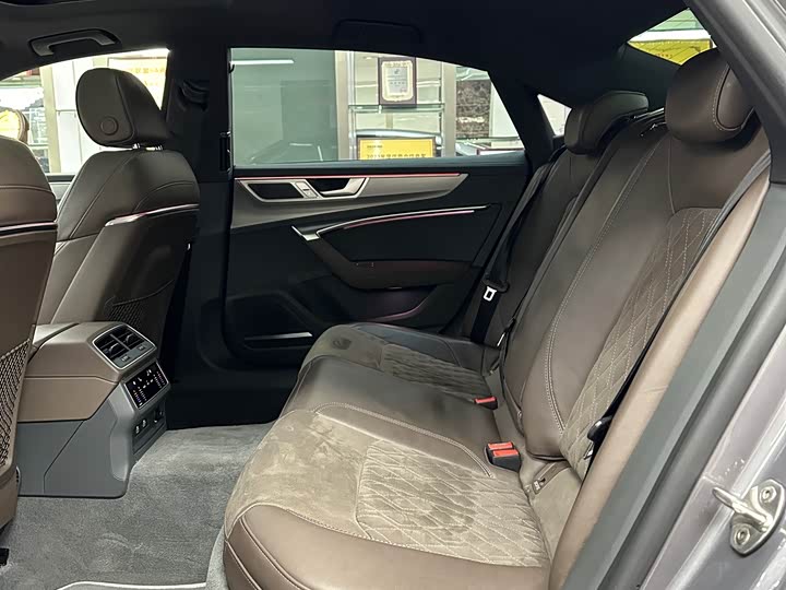 Фото 5 - Audi A7L