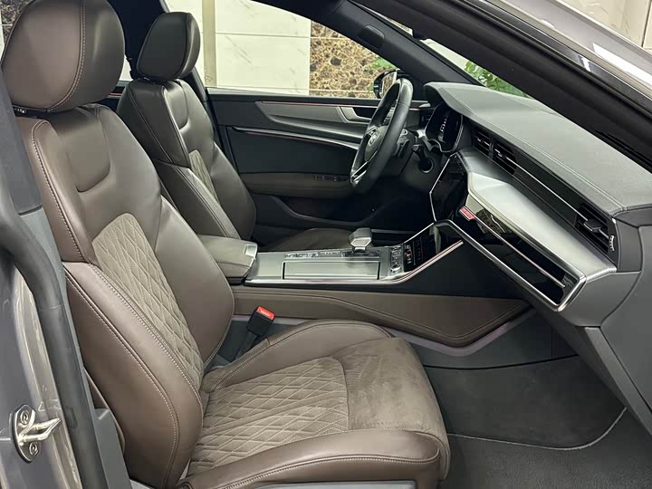 Фото 6 - Audi A7L