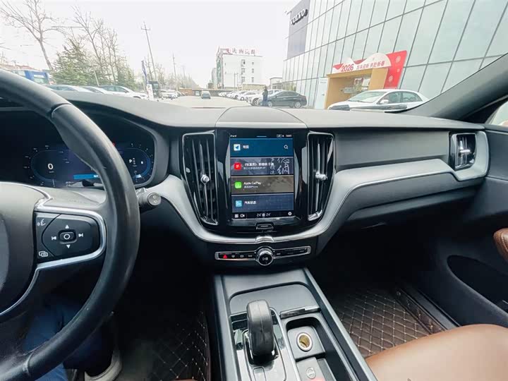 Фото 9 - Volvo XC60