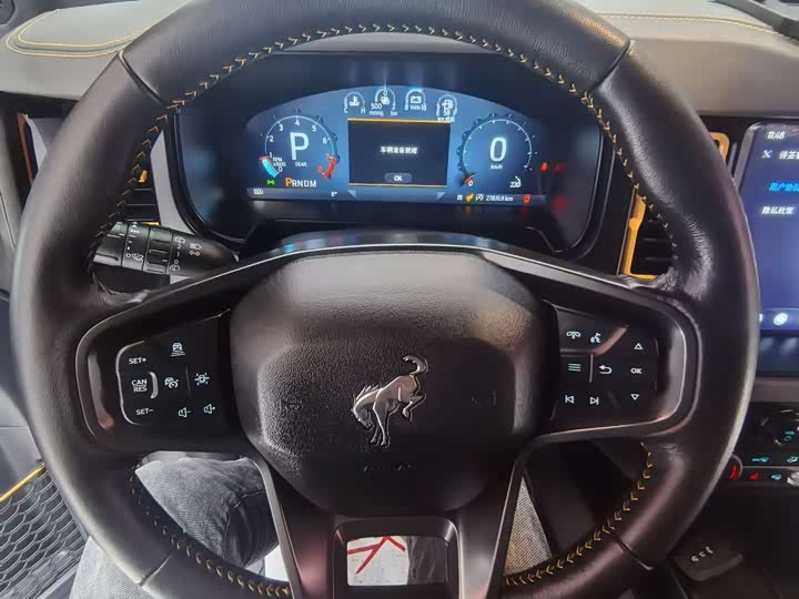 Photo 6 - Ford Bronco