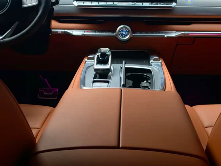 Фото 4 - Tank 700 Hybrid