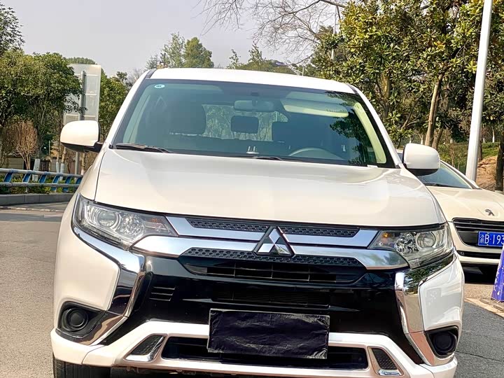 Фото 3 - Mitsubishi Outlander