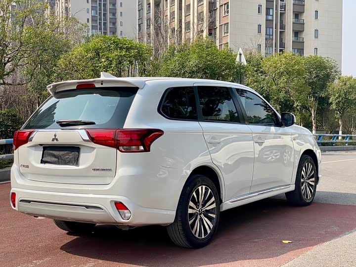 Фото 4 - Mitsubishi Outlander